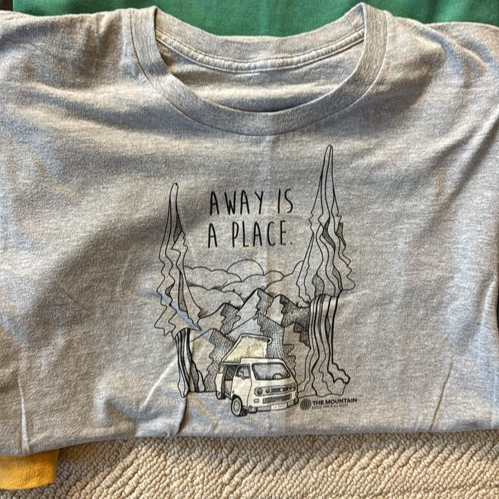 Lot of 5 graphic tees - Picture 5 of 6